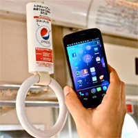 百事可乐在东京使用NFC标签地铁拉环广告